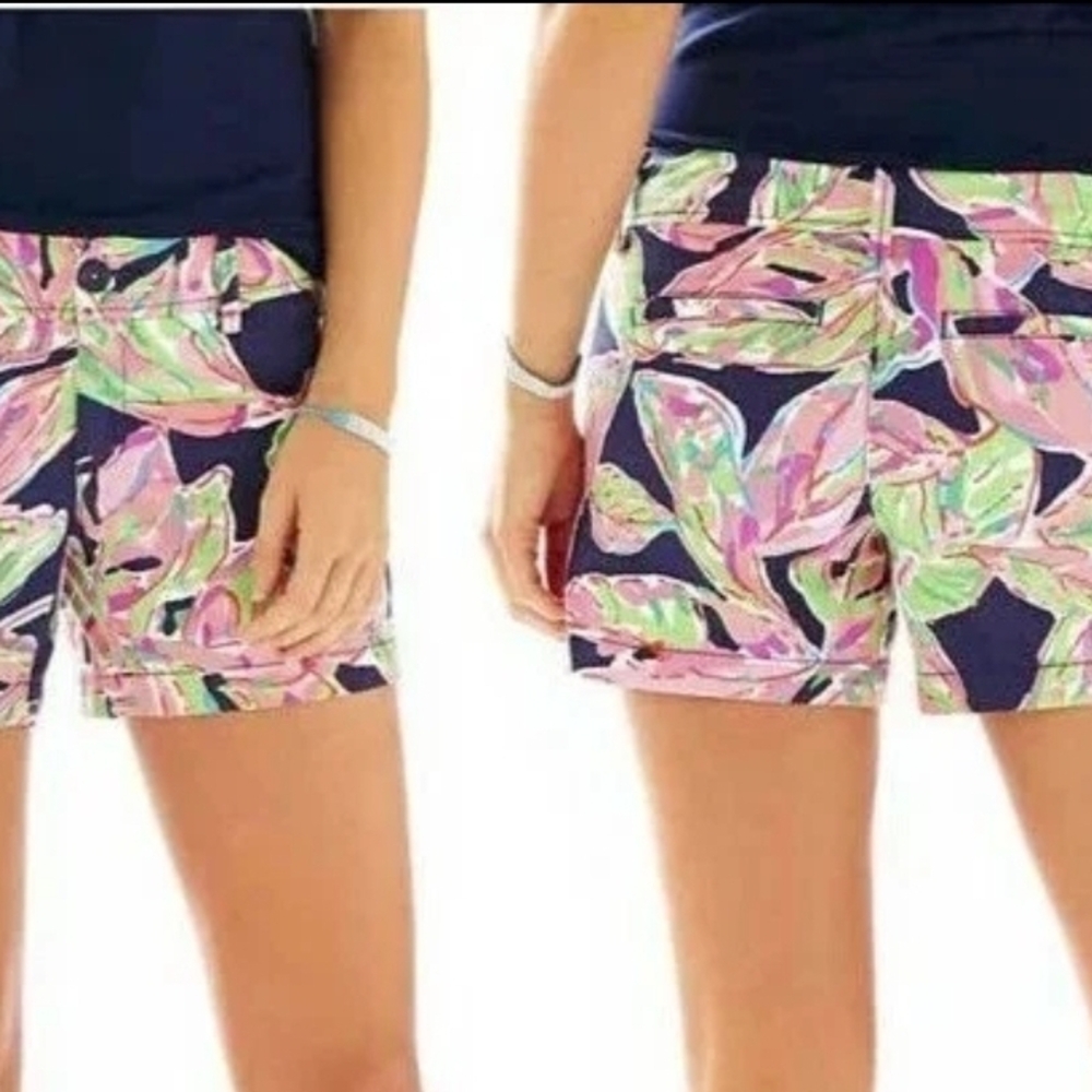 Lilly Pulitzer Callahan Bright Navy In the Vais Print Shorts 00